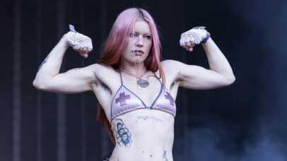 Rhian Teasdale, do Wet Leg, em 2025 (Foto: Scott Legato / WireImage via Getty Images)