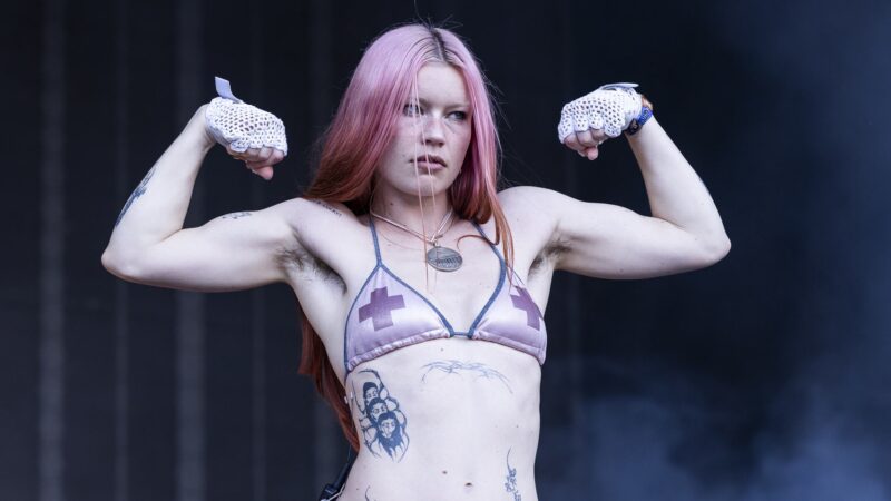 Rhian Teasdale, do Wet Leg, em 2025 (Foto: Scott Legato / WireImage via Getty Images)