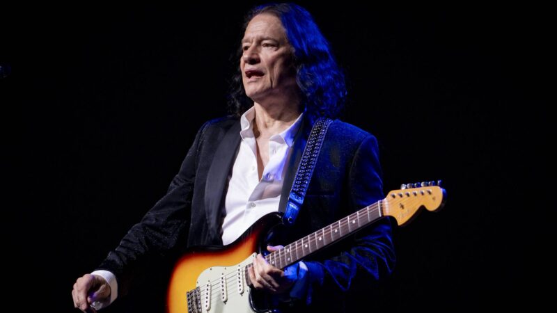 O guitarrista Robben Ford em 2024 (Foto: Francesco Prandoni / Getty Images)