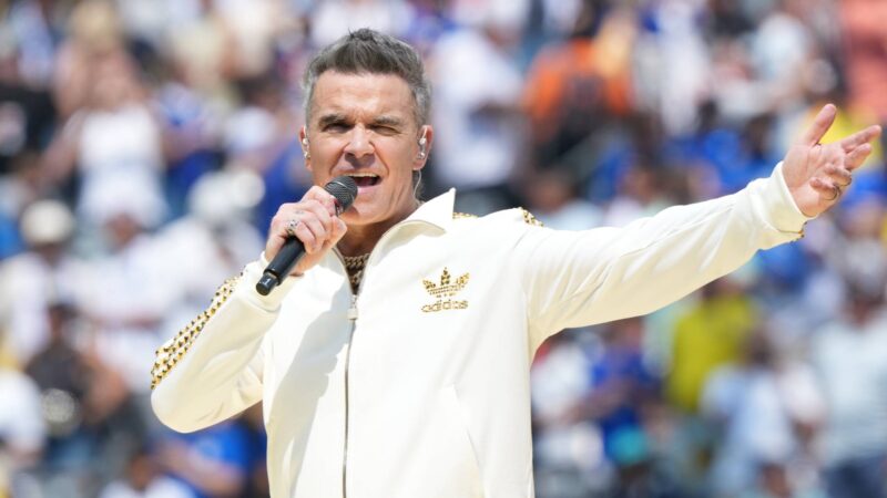 Robbie Williams em 2025 (Foto: Etsuo Hara / Getty Images)