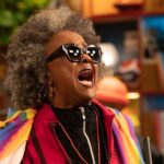 Tiny Desk Brasil convida Sandra Sá em episódio que exalta a força da Música Preta Brasileira