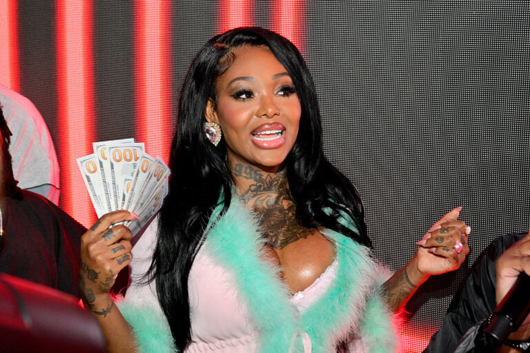 Summer Walker está com dinheiro na cabeça — mas o que é verdadeiramente rico é seu som