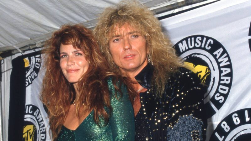 Tawny Kitaen e David Coverdale, do Whitesnake, em 1987 (Foto: mpiRock / MediaPunch via Getty Images)