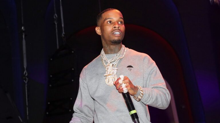 Tory Lanez é considerado culpado em desacato enquanto começa o julgamento no processo de Megan Thee Stallion
