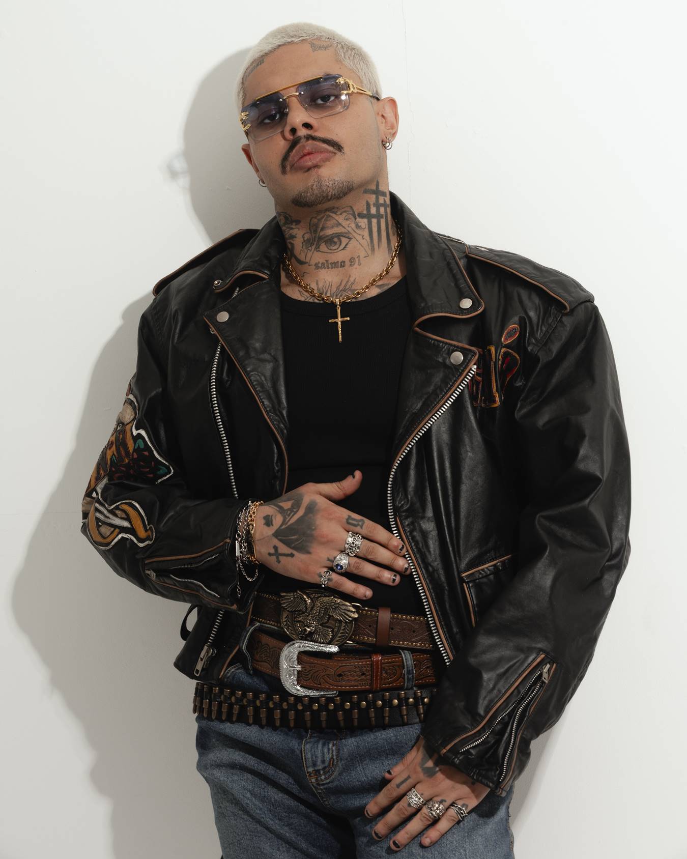 MC Lan em foto promocional de 'V3NOM' (Foto: divulgação)