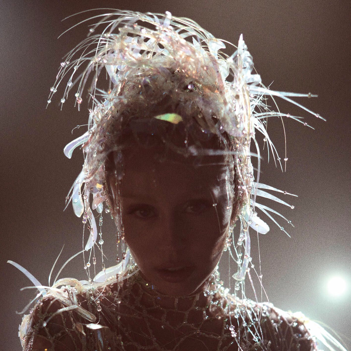 Capa de Something Beautiful, de Miley Cyrus