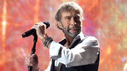 O vocalista Paul Rodgers, do Free e Bad Company, em 2023 (Foto: Jeff Kravitz / Getty Images for CMT)