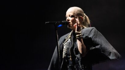 Shirley Manson aborda ‘intolerância’ em show em Sydney após tiroteio em massa: ‘Somos um só povo sob um só Sol’