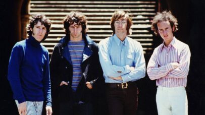 A característica que tornou The Doors uma banda única, segundo Robby Krieger