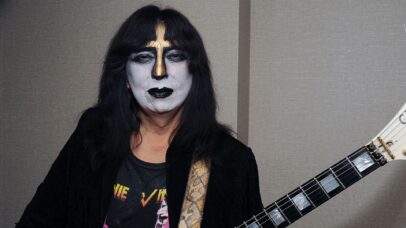 Por que o ex-guitarrista do Kiss, Vinnie Vincent, defende vender um CD single por R$ 1.200