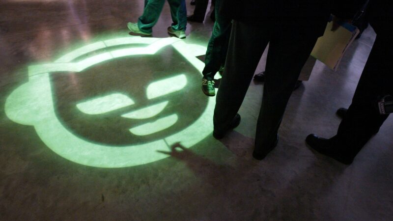 Logo da Napster em evento da empresa, em 2003 (Foto: Spencer Platt/Getty Images)