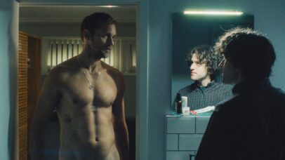 Onde assistir a ‘Pillion’, filme fetichista com ator de ‘Harry Potter’?