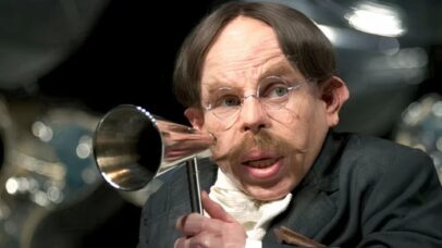 Warwick Davis revela que nova série de Harry Potter será ‘muito fiel’ aos livros