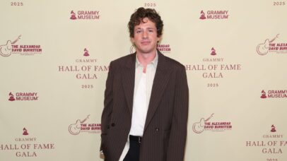 Charlie Puth anuncia turnê mundial ‘Whatever’s Clever!’