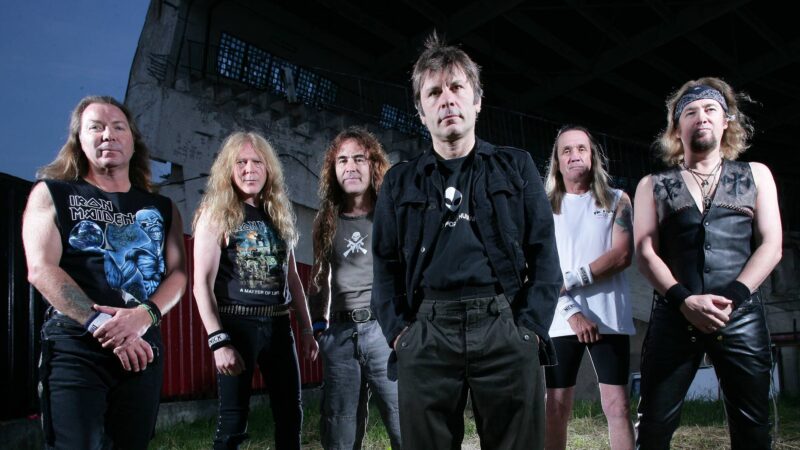 Iron Maiden em 2007 (E-D): Dave Murray, Janick Gers, Steve Harris, Bruce Dickinson, Nicko McBrain e Adrian Smith (Foto: Mick Hutson / Redferns)