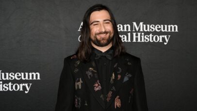 Noah Kahan reflete sobre ano de ‘mudança e adaptação’ em post de aniversário