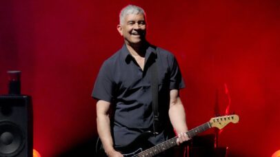Pat Smear do Foo Fighters é o mais recente roqueiro a sofrer um ‘Acidente bizarro de jardinagem’