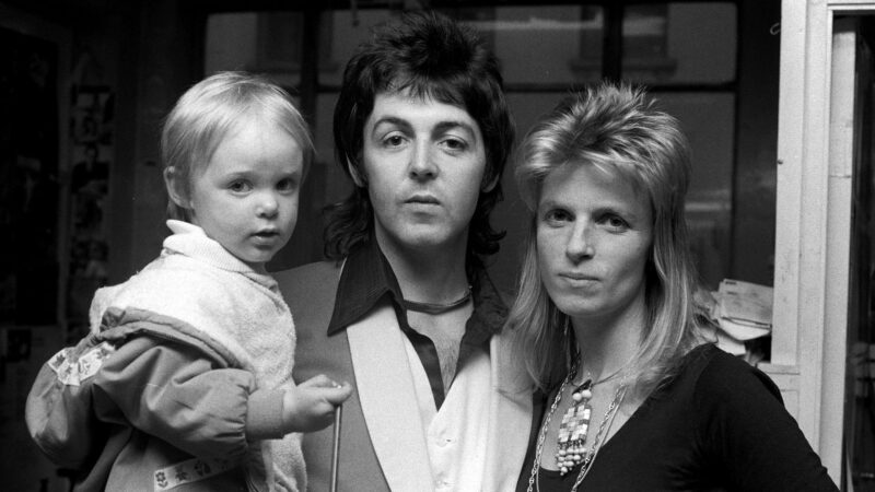 Stella, Paul e Linda McCartney em 1973 (Foto: Michael Putland/Getty Images)