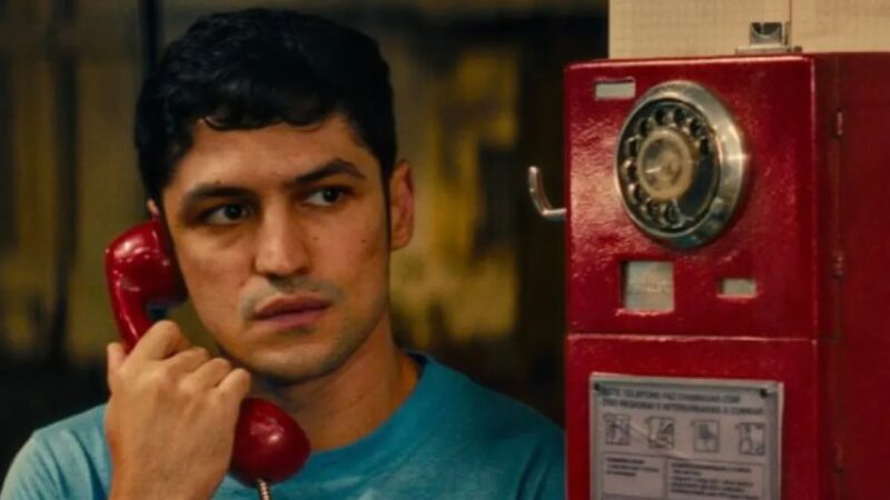 Gabriel Leone no filme 'O Agente Secreto' (Foto: divulgação)