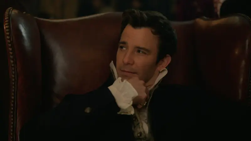 Benedict Bridgerton, interpretado por Luke Thompson, na quarta temporada de 'Bridgerton'