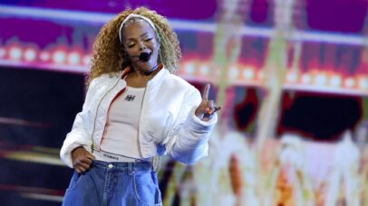 Janet Jackson celebra a confiança de ‘Control’ no 40º aniversário do álbum marcante