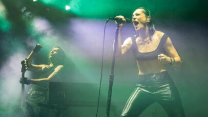 Savages relembra ‘Adore Life’ dez anos depois