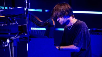Jonny Greenwood, do Radiohead, defende que música deve existir ‘acima de preocupações políticas’ em meio a polêmicas