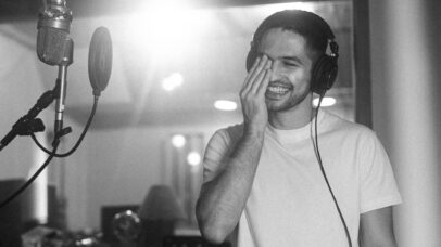 Gabriel Leone fala à RS sobre seu álbum de estreia, dueto com Ney Matogrosso e ‘O Agente Secreto’