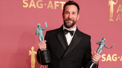 Noah Wyle faz história ao vencer cinco principais prêmios da TV