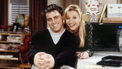 Lisa Kudrow relembra cena hilária de ‘Friends’ que a fez mandar mensagem para Matt LeBlanc