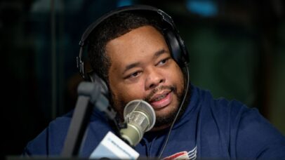 Lord Sear, uma das vozes mais distintas do rádio do hip hop, morre aos 53 anos