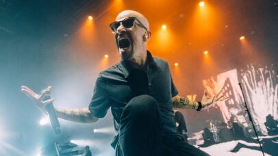 Titãs celebram ‘Cabeça Dinossauro’ com show pesado e sem baladas em SP