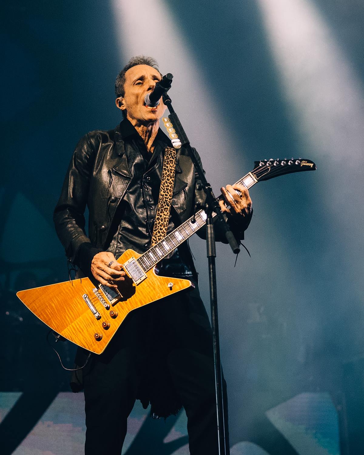 Tony Bellotto durante show dos Titãs em 2026 (Foto: Ellen Artie @ellenartie para Rolling Stone Brasil)
