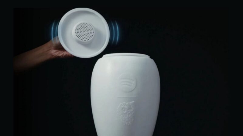 "Eternal Playlist Urn", produto funerário do Spotify com a Liquid Death (Foto: Divulgação/ Spotify)