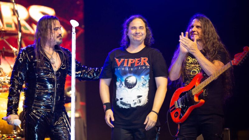 O projeto All Metal Stars, com Thiago Bianchi (esq.), Dani Matos (centro), Edu Ardanuy (dir.), Aquiles Priester (ausente na foto), entre outros (Foto: Gustavo Diakov @xchicanox para IgorMiranda.com.br)