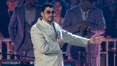 Bad Bunny homenageia AC/DC na Austrália enquanto banda está no Brasil