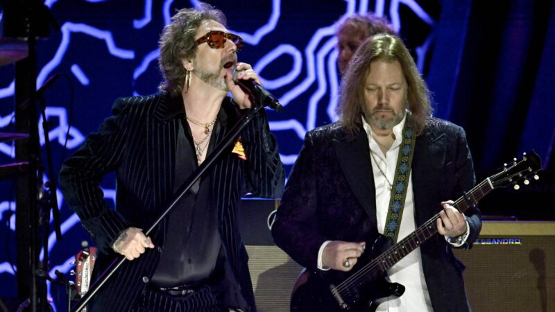 Chris Robinson e Rich Robinson do Black Crowes em 2023 (Foto: Scott Dudelson / Getty Images for FIREAID)