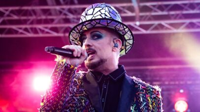 Por que Boy George prefere compor músicas com IA em vez de humanos