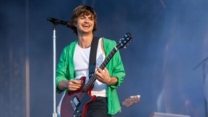 Quem é Djo, que vai cantar no Lollapalooza e atuou em ‘Stranger Things’