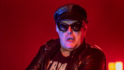 Jello Biafra, ex-vocalista do Dead Kennedys, é hospitalizado após sofrer AVC