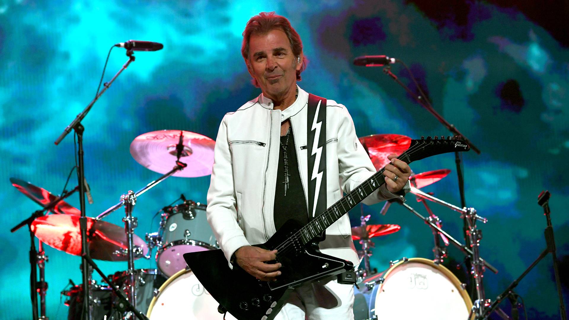 Jonathan Cain durante show com o Journey em 2021 (Foto: Denise Truscello / Getty Images for iHeartMedia)