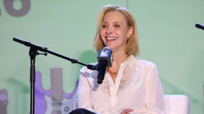 Lisa Kudrow finalmente está assistindo a ‘Friends’ porque ‘ficou sem’ sitcoms