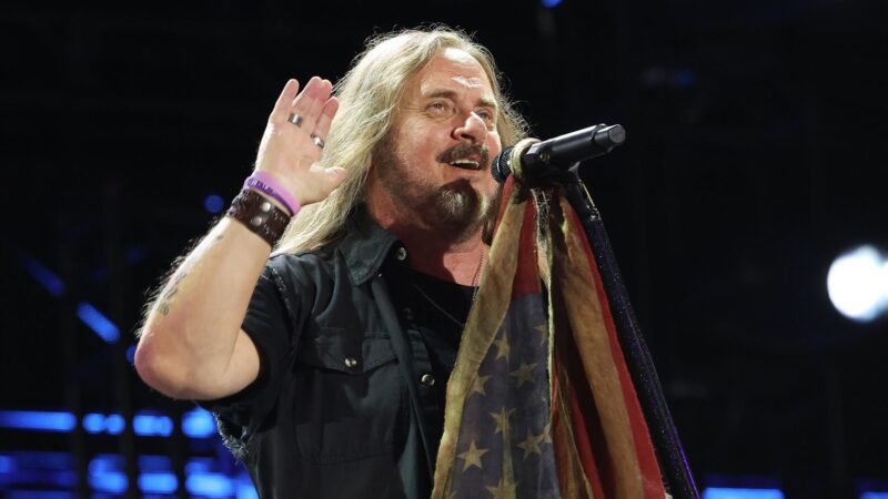 Johnny Van Zant durante em show com o Lynyrd Skynyrd em 2024 (Foto: Terry Wyatt / WireImage via Getty Images)