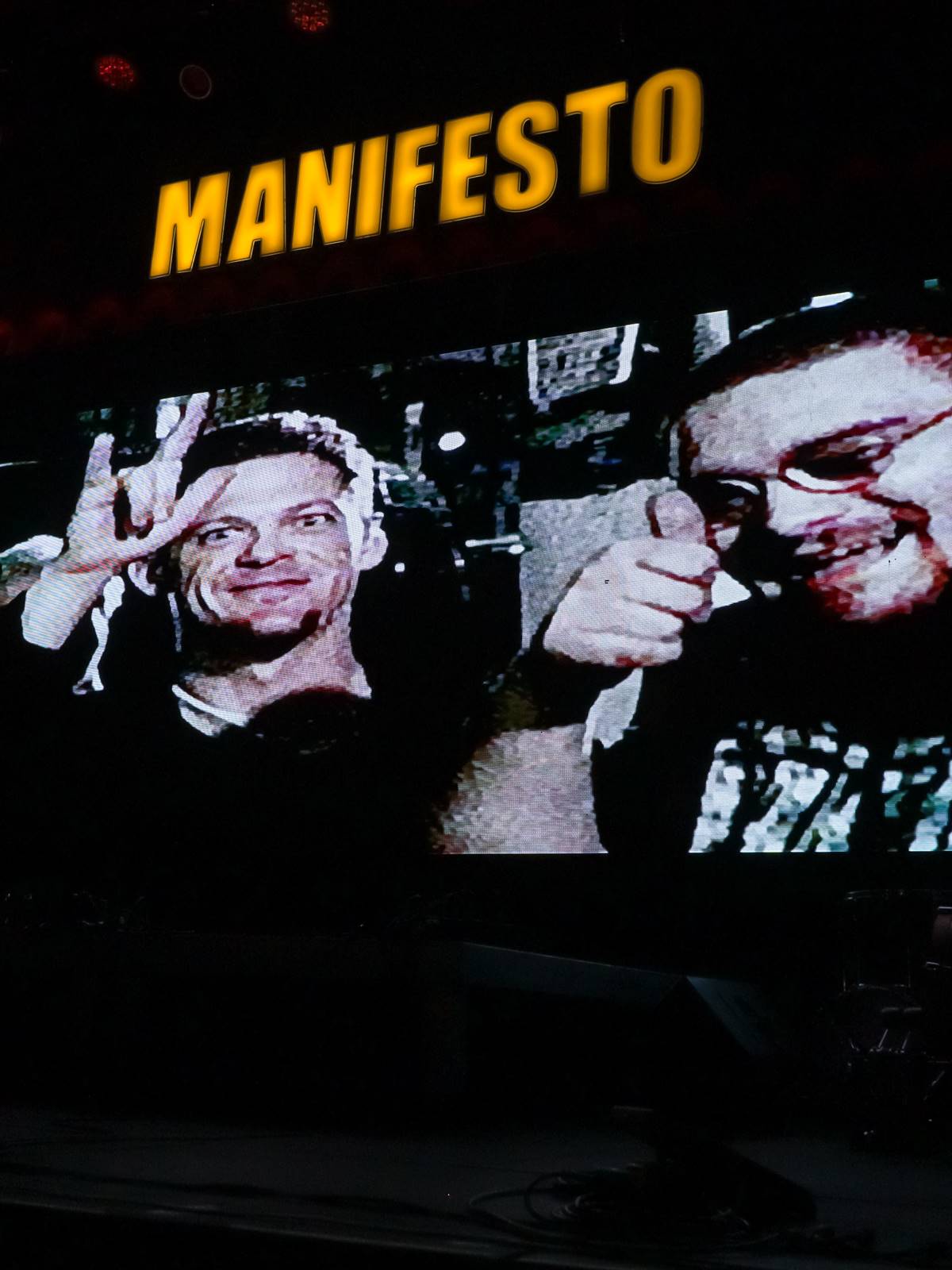Jason Newsted (esq.) em visita ao Manifesto Bar (Foto: Vini Vieira @vinivieirafilmmaker)