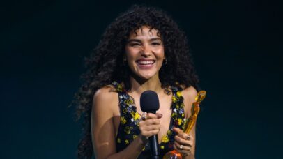 Olivia Dean é a favorita para fazer tema de 007