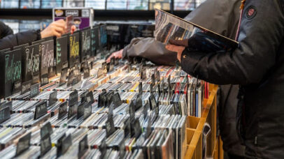 Vendas de vinil nos EUA ultrapassam R$ 5 bilhões pela primeira vez desde 1983