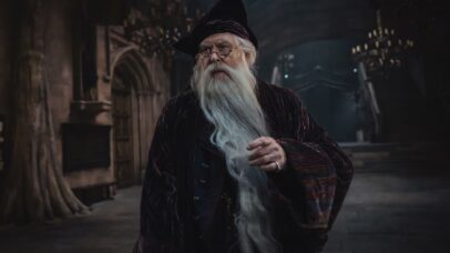 Ator de série de ‘Harry Potter’ diz que falas transfóbicas de J.K. Rowling foram ‘distorcidas’