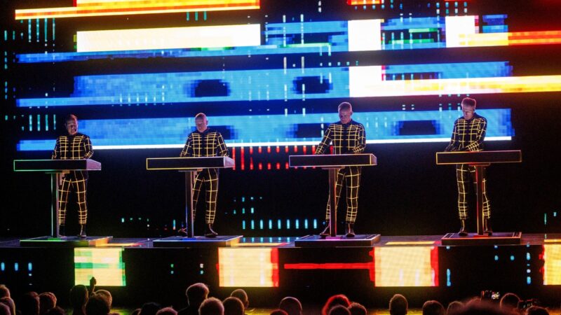 Ralf Hutter, Henning Schmitz, Falk Grieffenhagen e Georg Bongartz, do Kraftwerk, durante show em Oslo