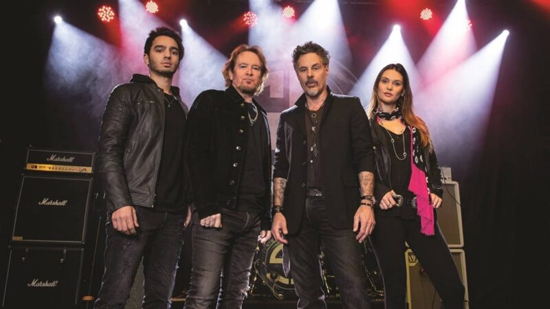 Smith/Kotzen (E-D): Bruno Valverde, Adrian Smith, Richie Kotzen e Julia Lage (Foto: Nathalie Smith)