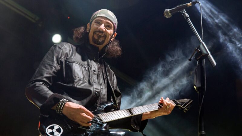 Bruce Kulick, ex-guitarrista do Kiss, em 2024 (Foto: Medios y Media / Getty Images)